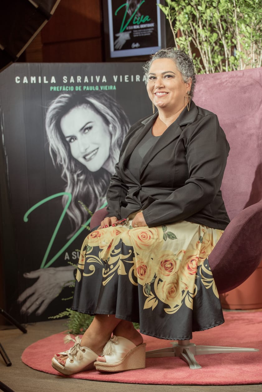Ediana Nascimento em uma palestra